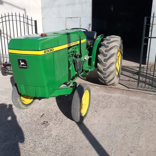 Tractor John Deere 2330 viñatero