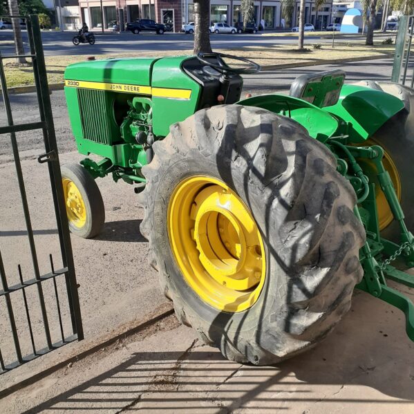 Tractor John Deere 2330 viñatero