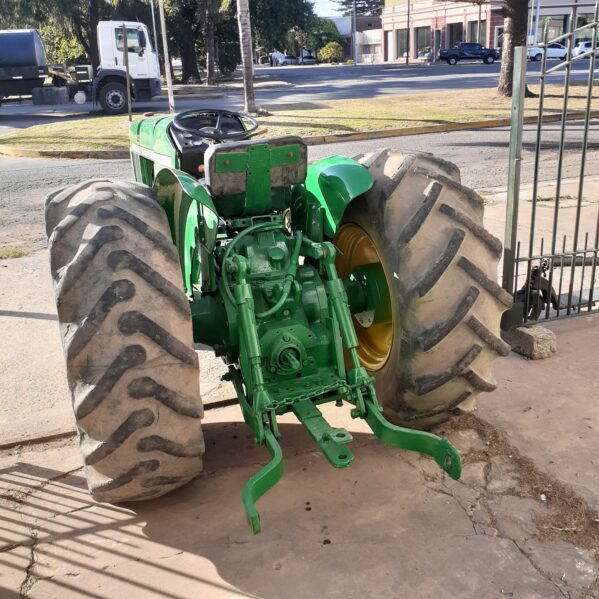 Tractor John Deere 2330 viñatero