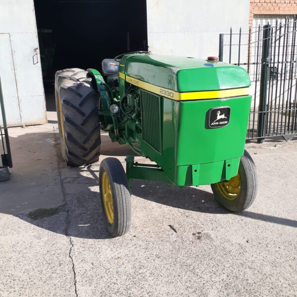 Tractor John Deere 2330 viñatero